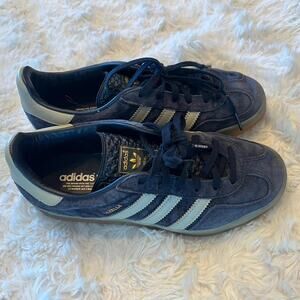 Rare navy and tan adidas size 8 womens or size 5 1/2 mens